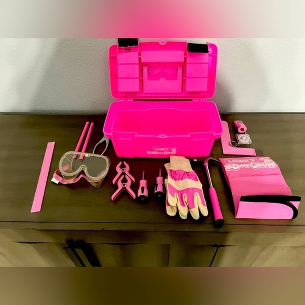 Lowes Build and Grow Pink Tool Kit